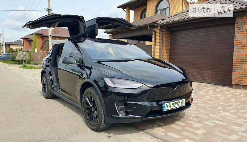 Tesla Model x (2020)