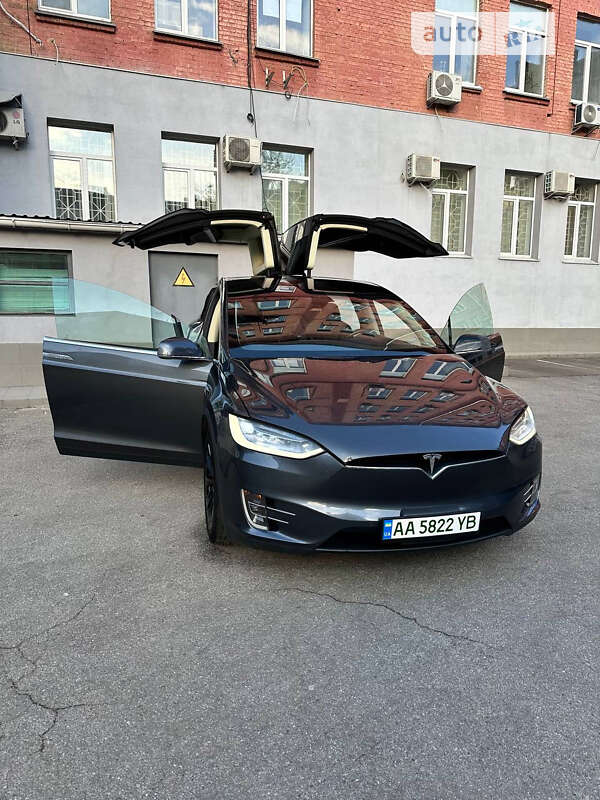 Tesla Model x (2017)