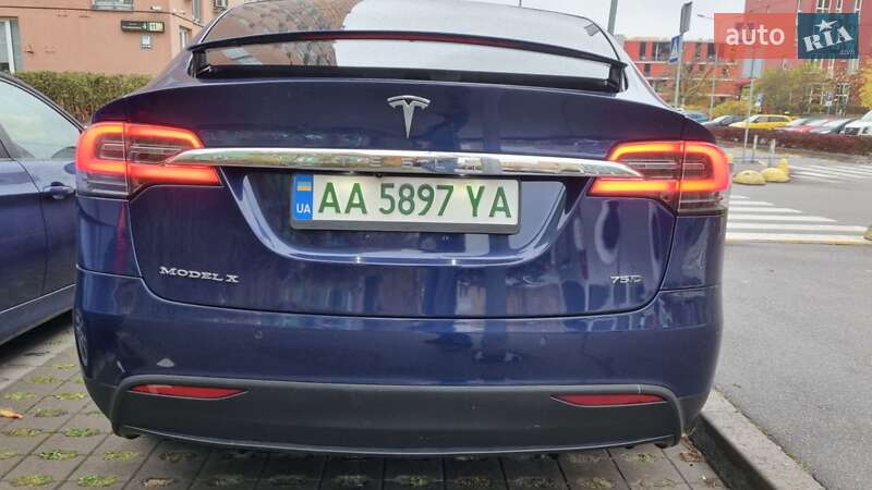 Tesla Model x (2016)