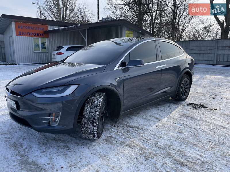 Tesla Model x (2016)