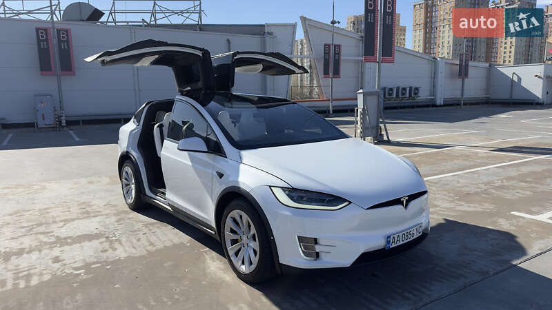 Tesla Model x (2019)