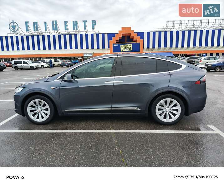 Tesla Model x (2018)