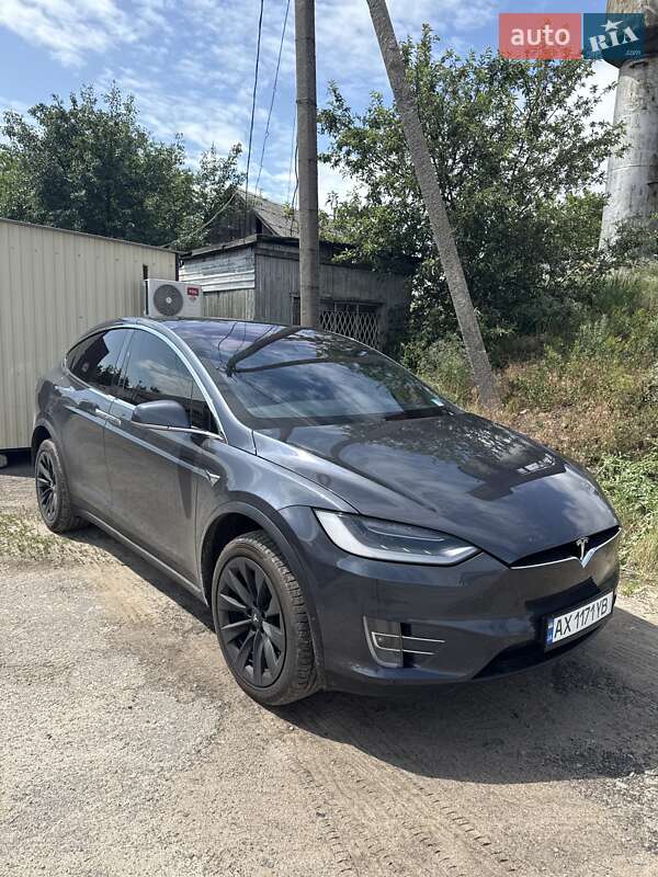 Tesla Model x (2017)