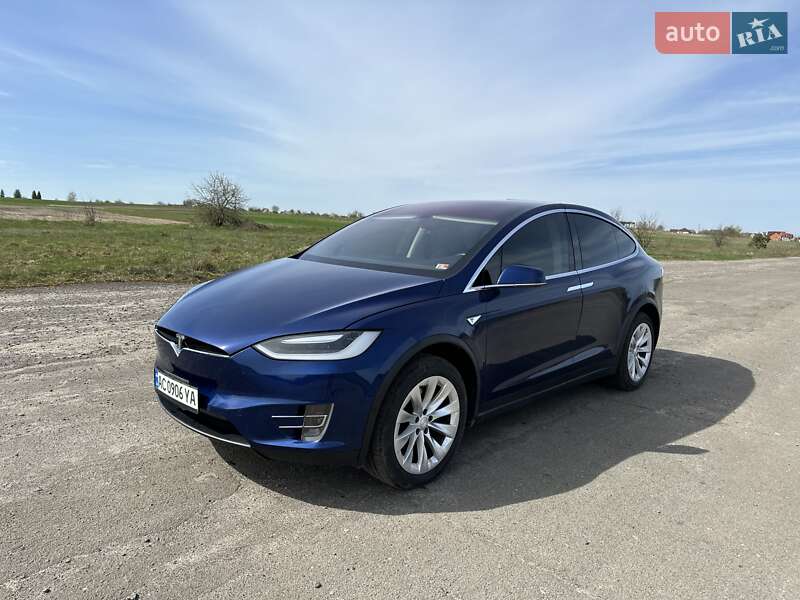 Tesla Model x (2016)