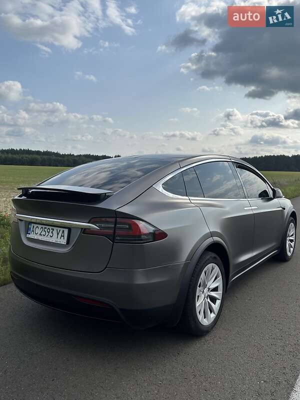 Tesla Model x (2016)