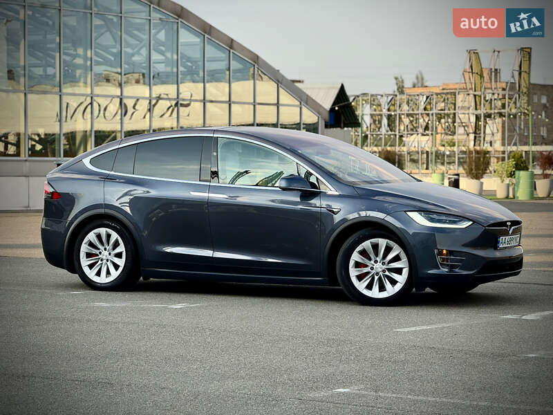 Tesla Model x (2020)
