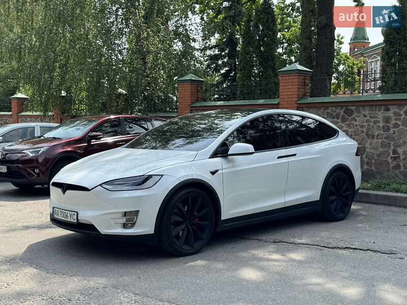 Tesla Model x (2020)