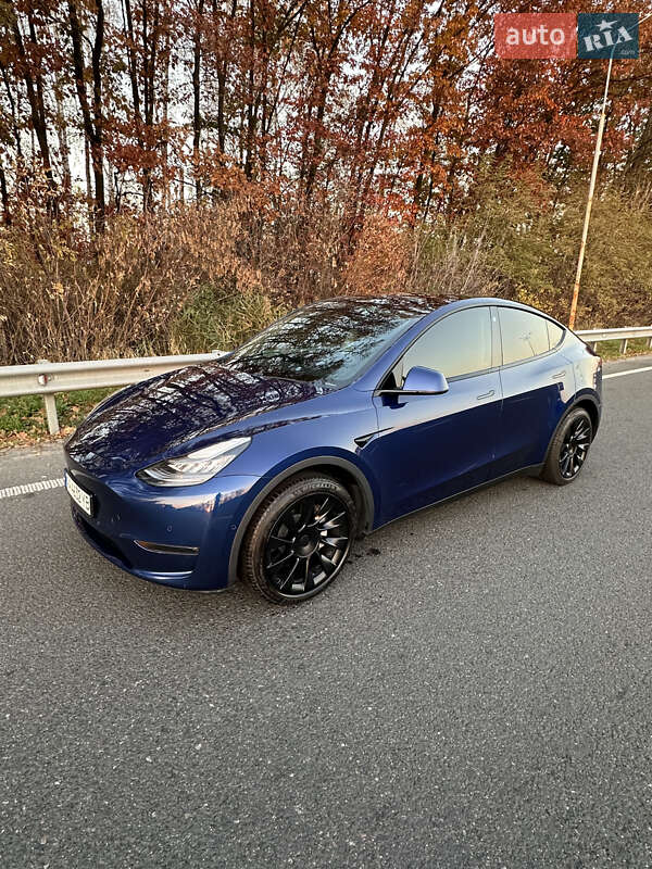Tesla Model y (2020)