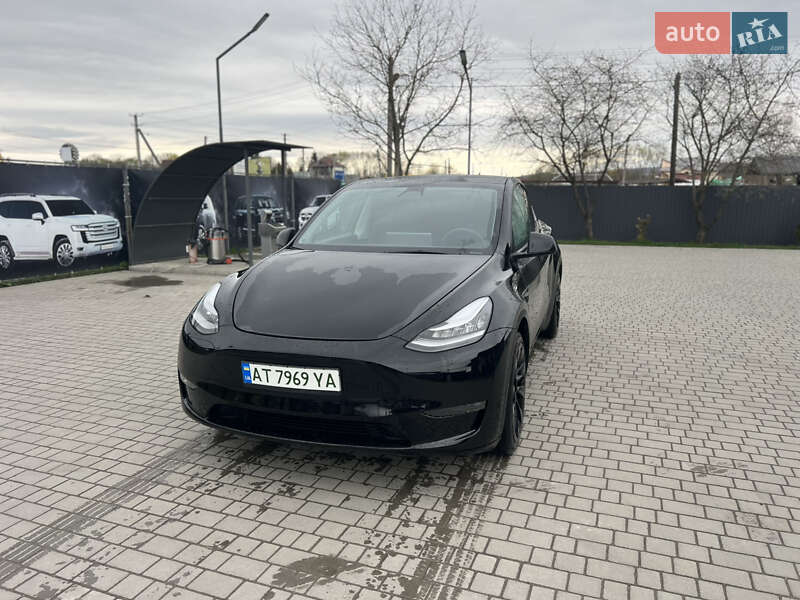 Tesla Model y (2021)