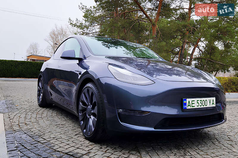 Tesla Model y (2022)