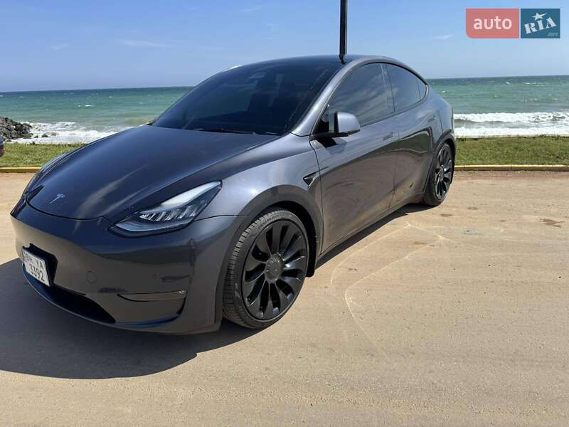 Tesla Model y (2021)