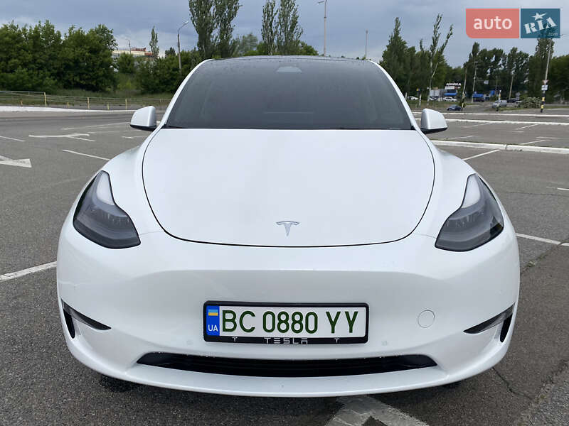 Tesla Model y (2022)