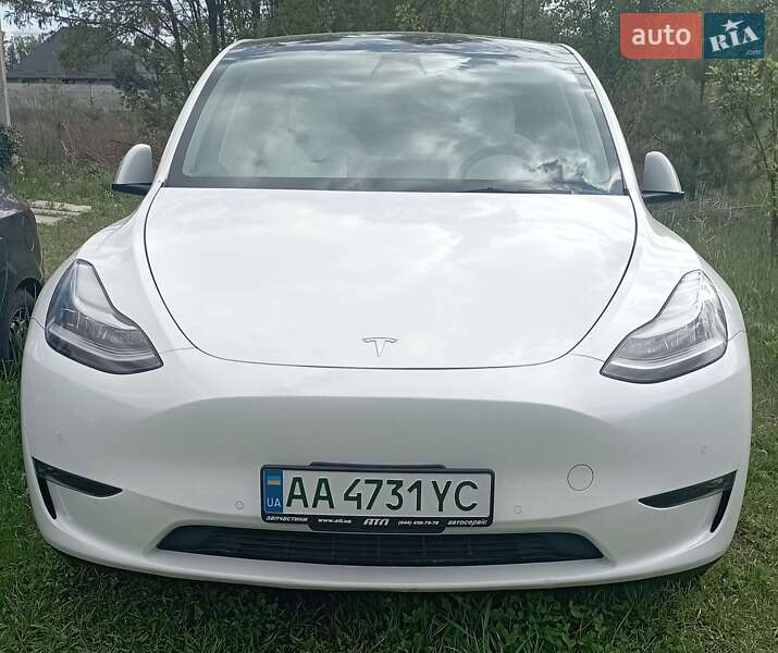 Tesla Model y (2021)