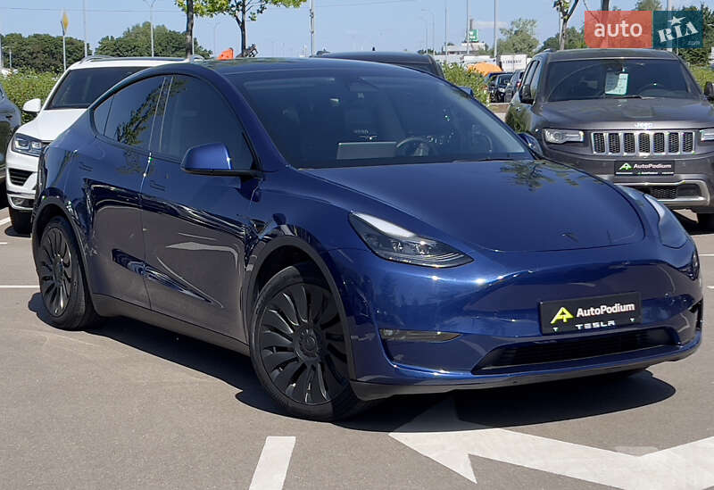 Tesla Model y (2023)