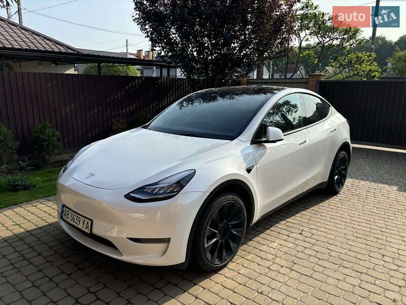 Tesla Model y (2022)
