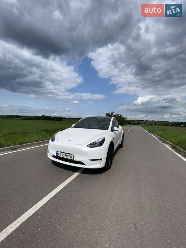 Tesla Model y (2022)