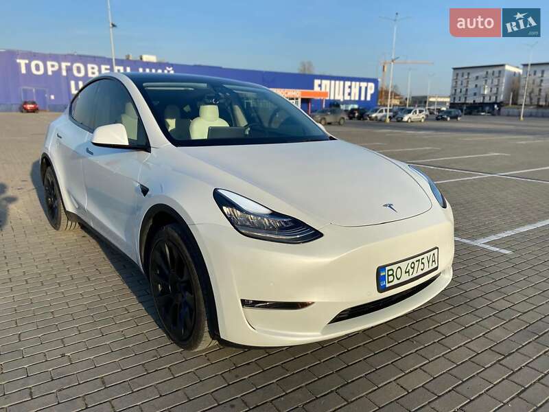 Tesla Model y (2021)