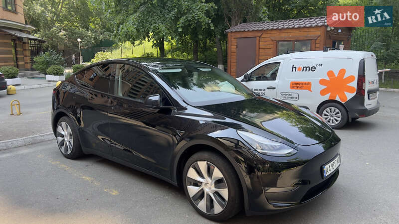 Tesla Model y (2020)