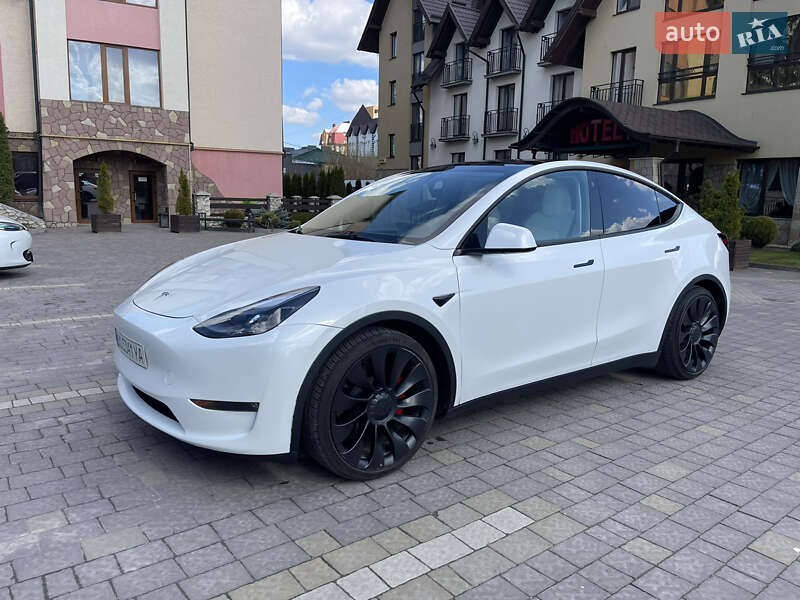 Tesla Model y (2023)