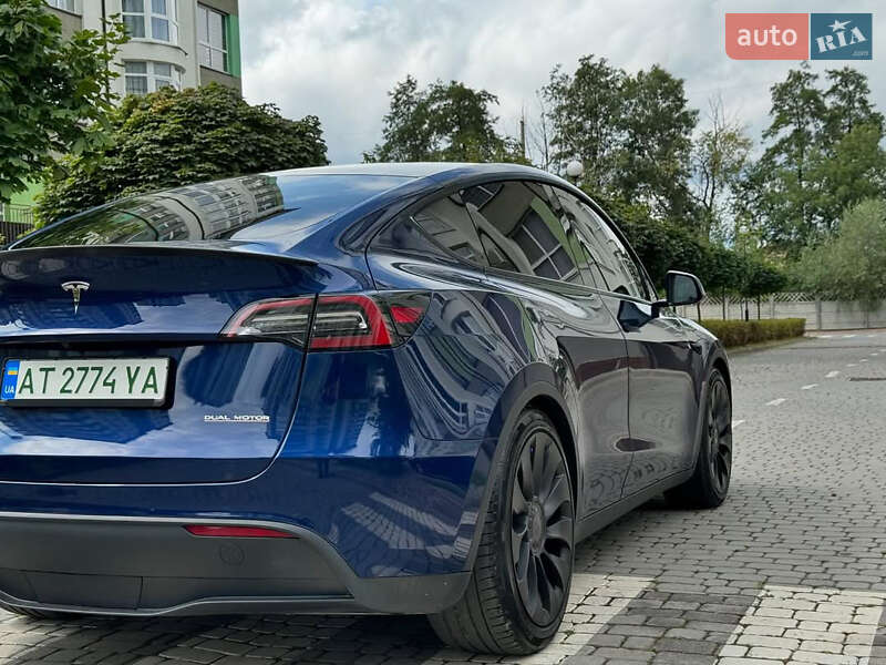 Tesla Model y (2022)