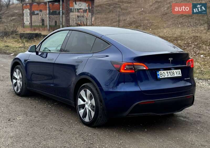 Tesla Model y (2022)