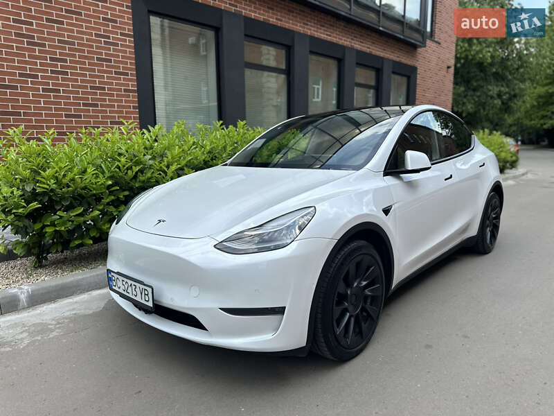 Tesla Model y (2020)