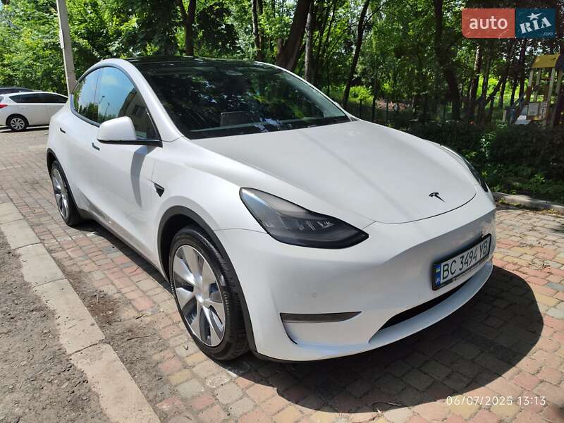 Tesla Model y (2020)