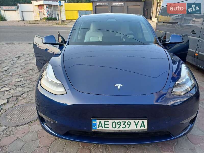 Tesla Model y (2022)