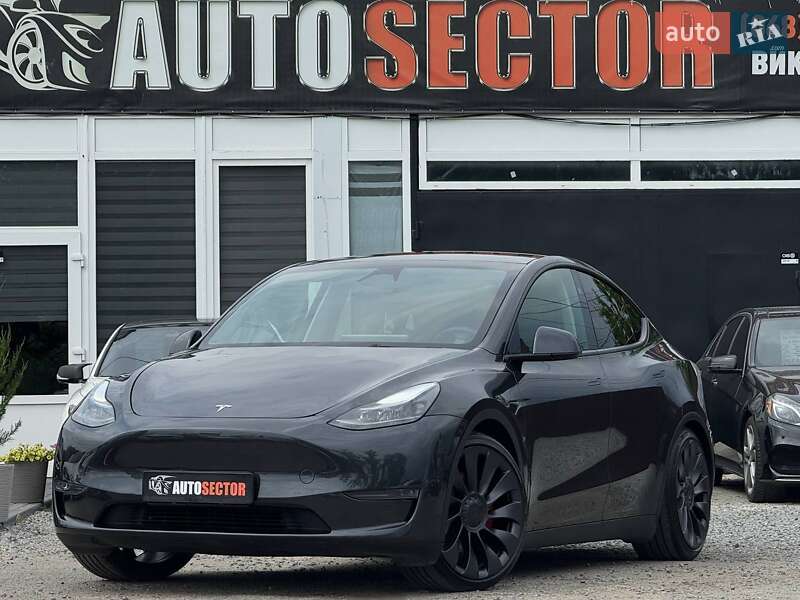 Tesla Model y (2024)
