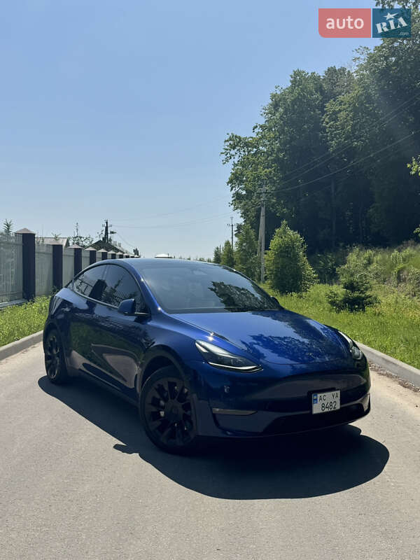 Tesla Model y (2022)