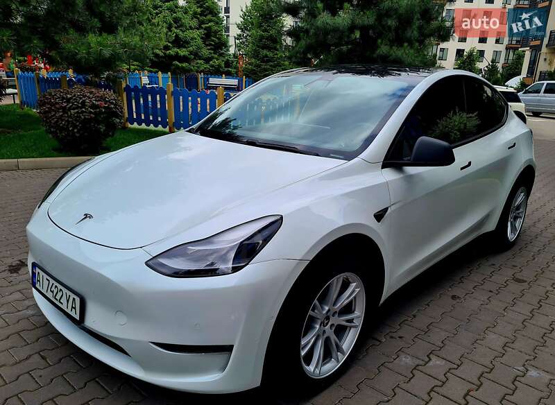 Tesla Model y (2020)