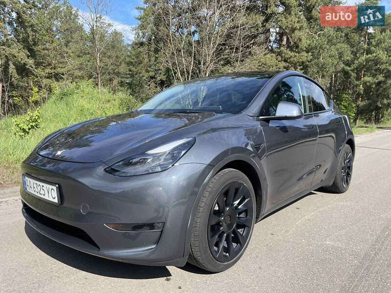 Tesla Model y (2023)