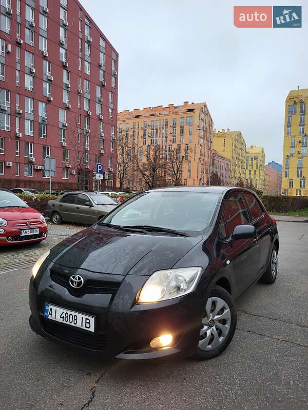Toyota Auris (2008)