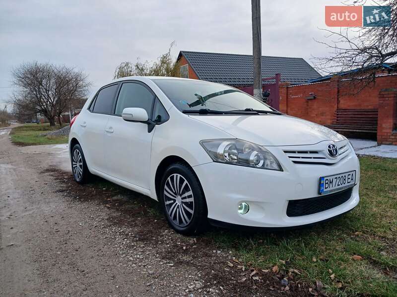 Toyota Auris (2011)