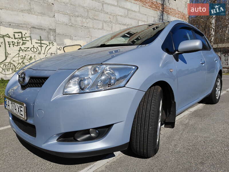 Toyota Auris (2008)
