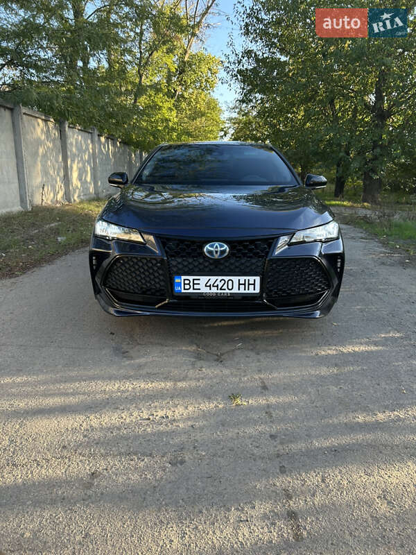 Toyota Avalon hybrid limited (2018)