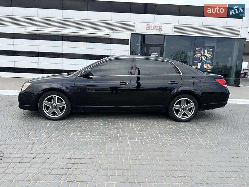 Toyota Avalon (2005)