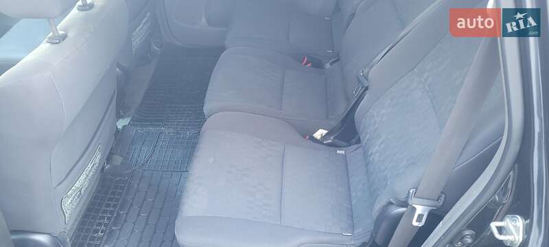 Toyota Avensis verso (2001)