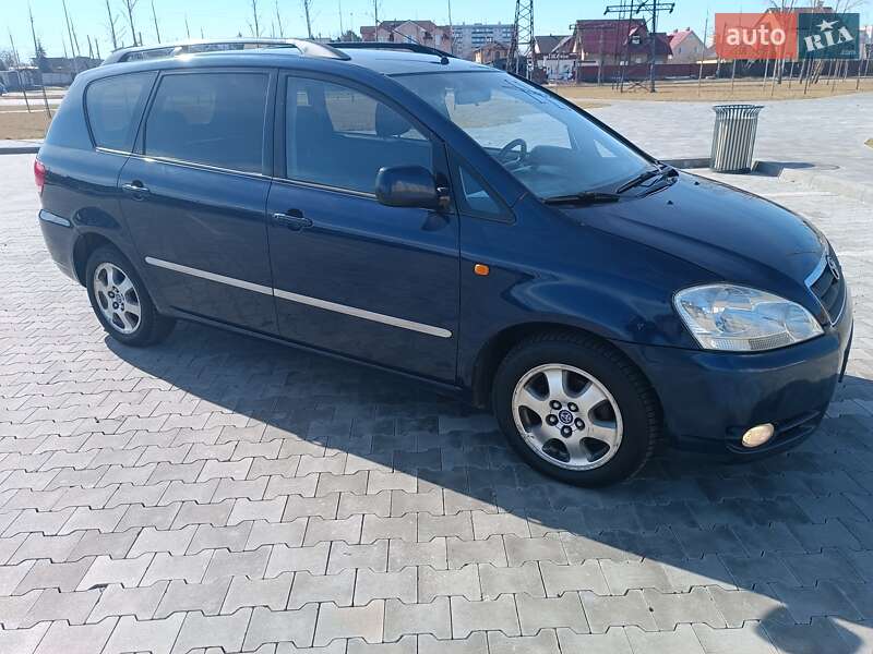 Toyota Avensis verso (2002)