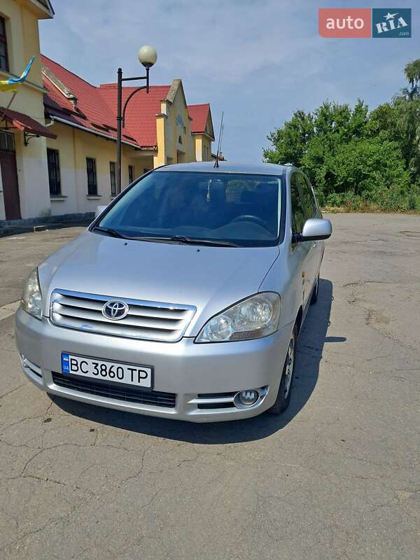 Toyota Avensis verso (2002)