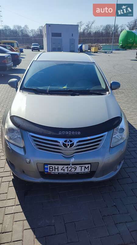 Toyota Avensis (2010)