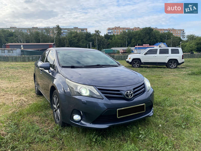 Toyota Avensis (2012)
