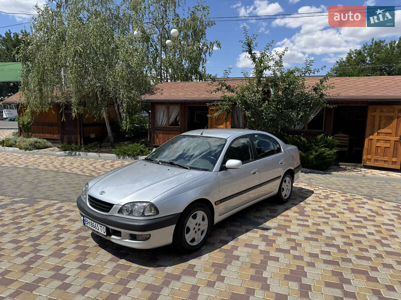 Toyota Avensis (1998)