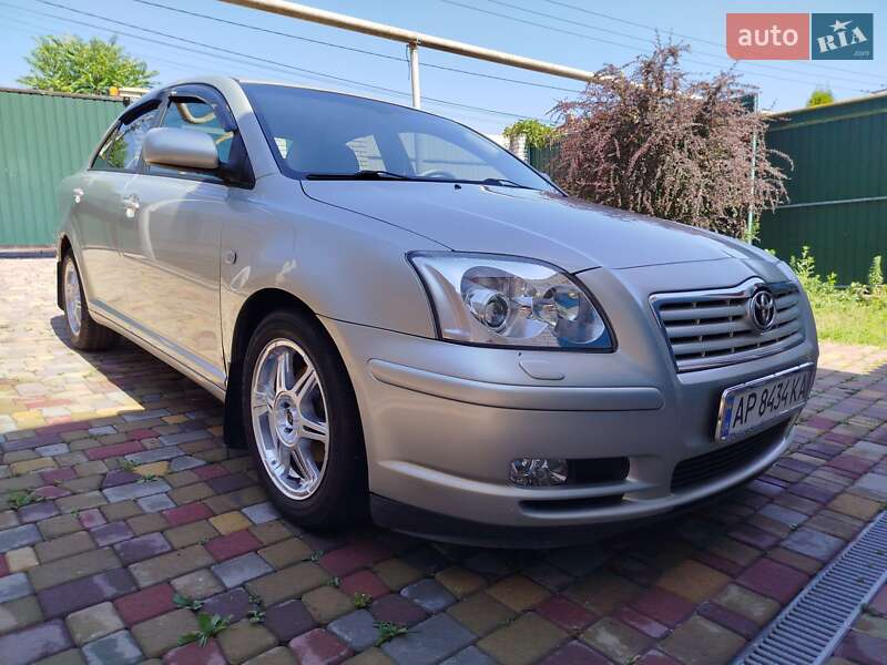 Toyota Avensis (2004)
