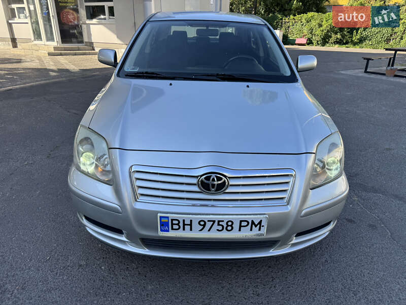 Toyota Avensis (2003)