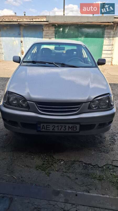 Toyota Avensis (1998)