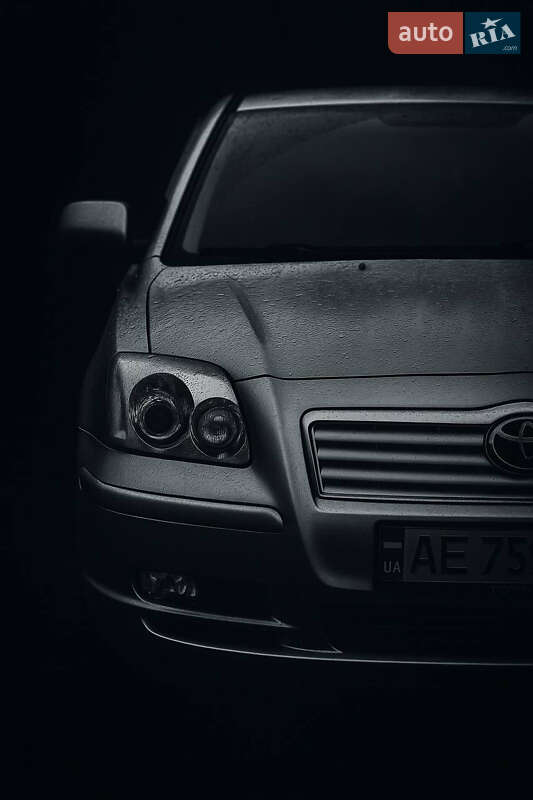 Toyota Avensis (2004)