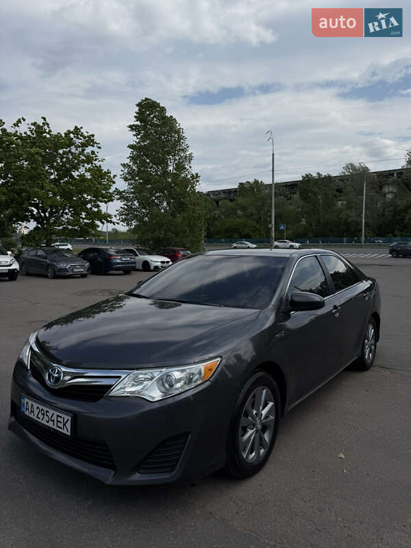 Toyota Camry (2012)