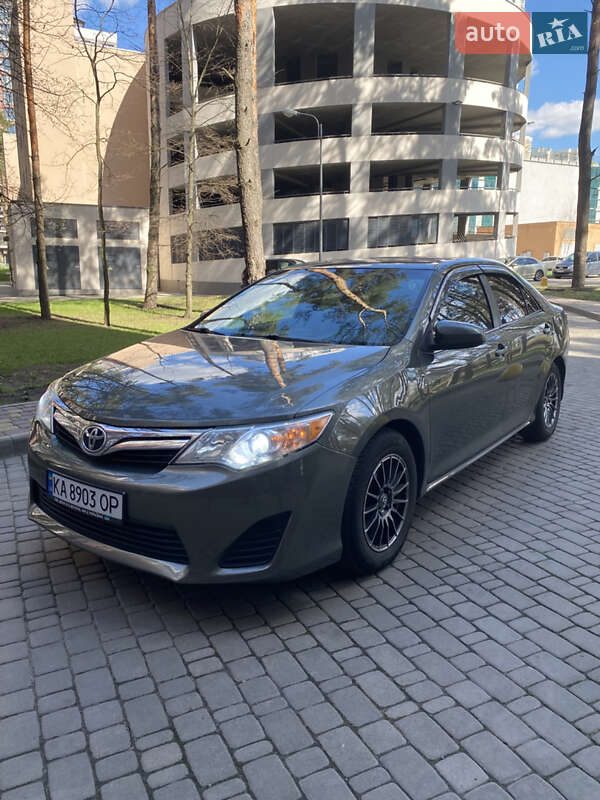 Toyota Camry (2014)