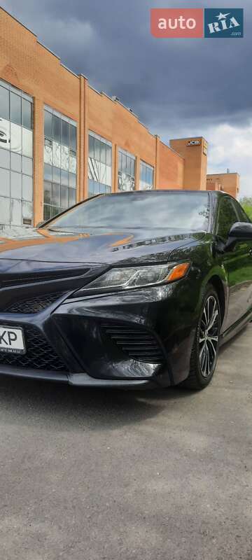 Toyota Camry (2017)